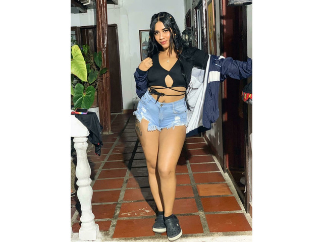 EN CUATRO PATAS CHUPANDO TU POLLA