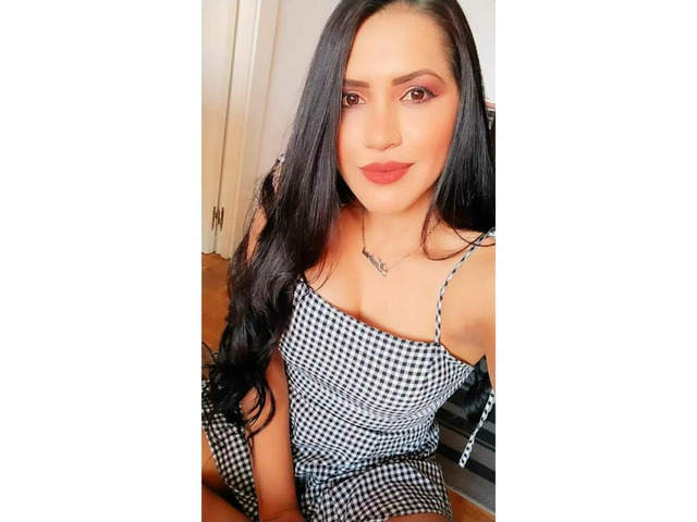 JOVENCITA MUY guapa!!! REAL