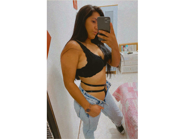 NOVEDAD JOVENCITA MUY ESTRECHITA,