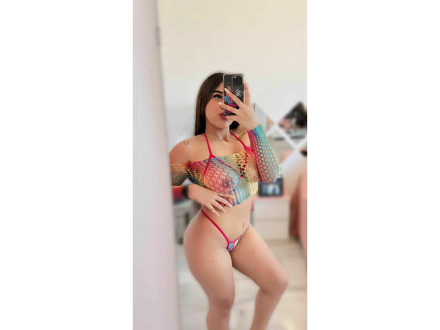 CALIENTICA ESPERANDO POR TI . .