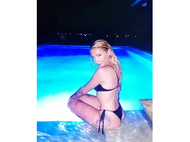 Joven universitaria Scort ardiente