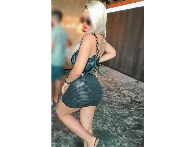 una agradable chica sumisa atrevida muy caliente