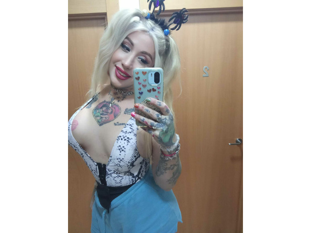 RUBIA VICIOSA CON GANAS DE UNA BUENA POLLA.