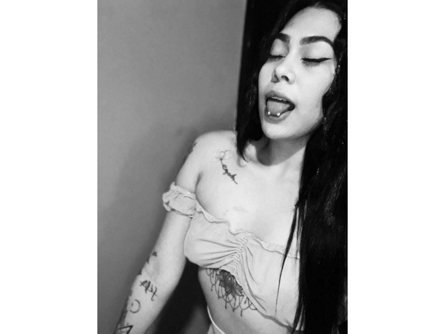 jovencita carita angelical besucona