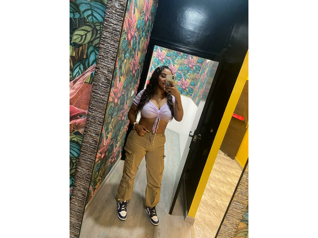 CHICA POR TRES