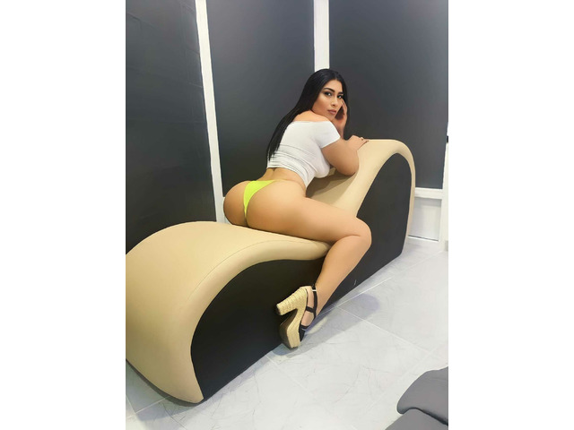 CAMILA BUSCA AMIGUITOS