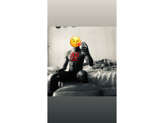 Joven aventurero muy respetuoso