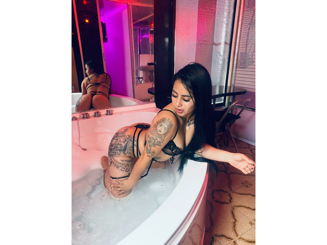 QUIERO QUE ME FOLLES EN MI JACUZZI