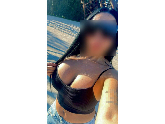 UNA MORENA JUGUETONA A TODO SI