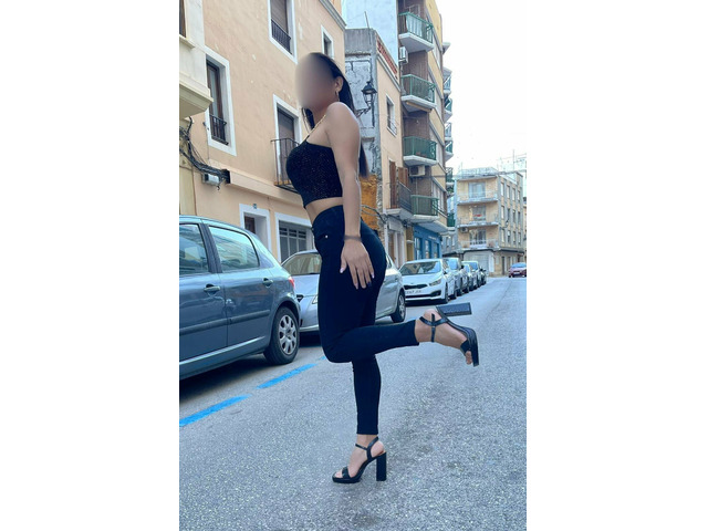 ENCANTADORA MUJER  ACOMPÀÑANTE.