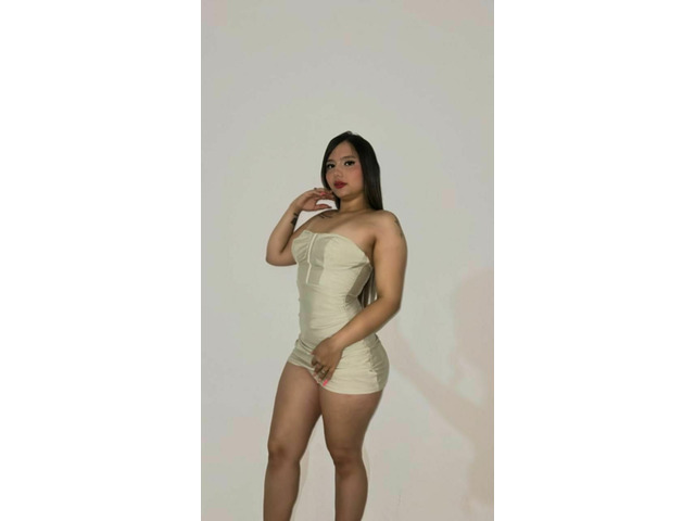 Zoe fogosa latina con sitio