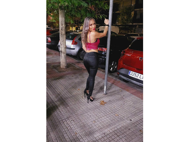 RUBIA DE HERMOSOS LABIOS . . VEN A PROBAR