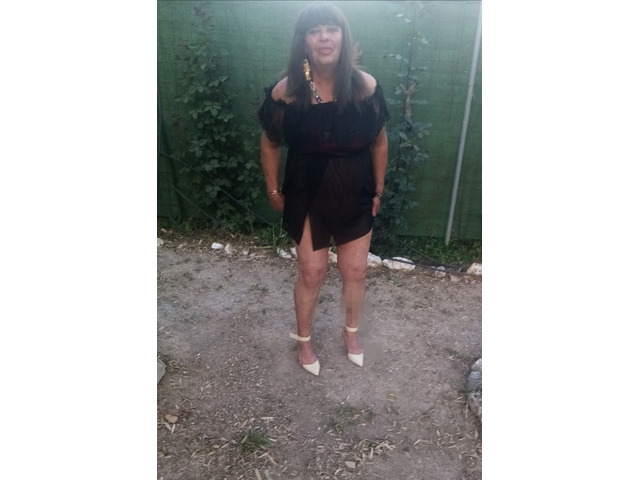 Hombre CD se viste de mujer