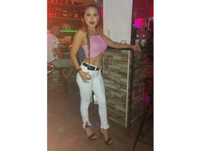 RUBIA DE COÑITO ROSA