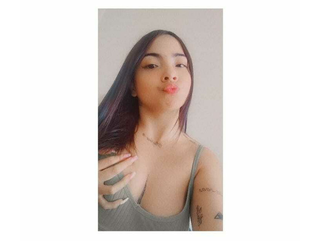 JOVENCITA CON GANAS DE LECHE EN LA CARA