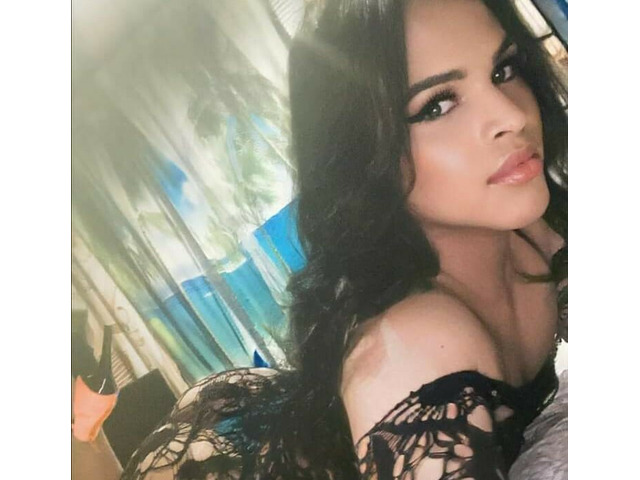 NENA TRANS MORENA RECIBE DURO POR EL CULO