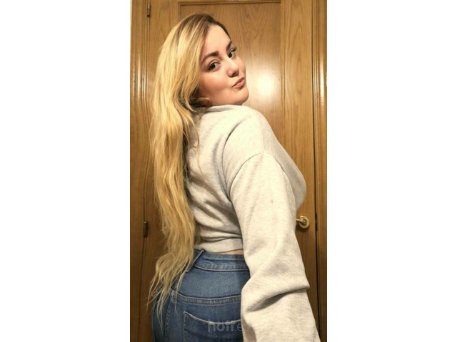 M* sonriente chica tu mejor acompañante