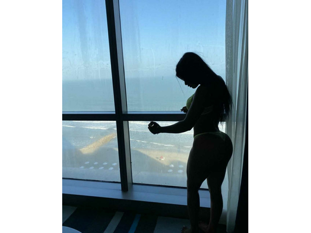 X. QUIERO TU LLUVIA BLANCA EN MIS TETAS