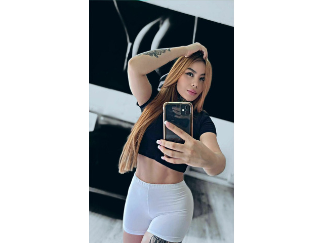 Me siento en tu cara sin bragas