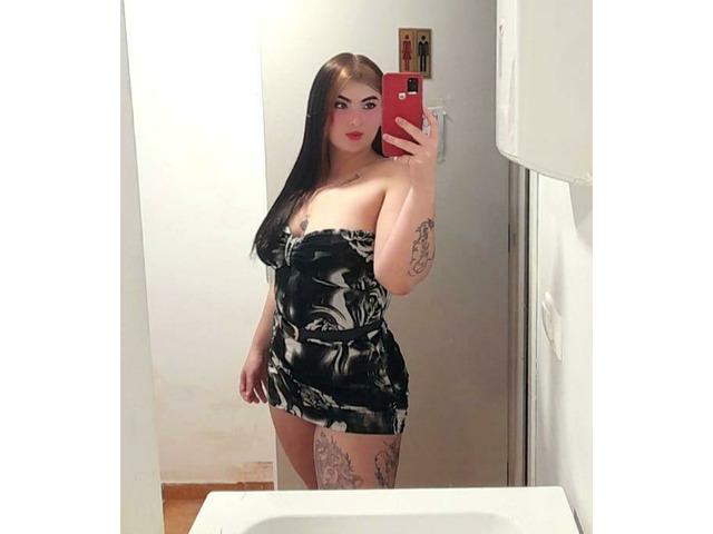 UNA CHICA CON MUCHAS GANAS DE PASARLA BIEN
