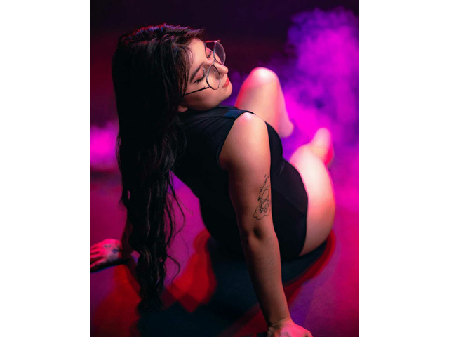 NENA GUAPA TE ESPERA EN SEXY LENCERIA