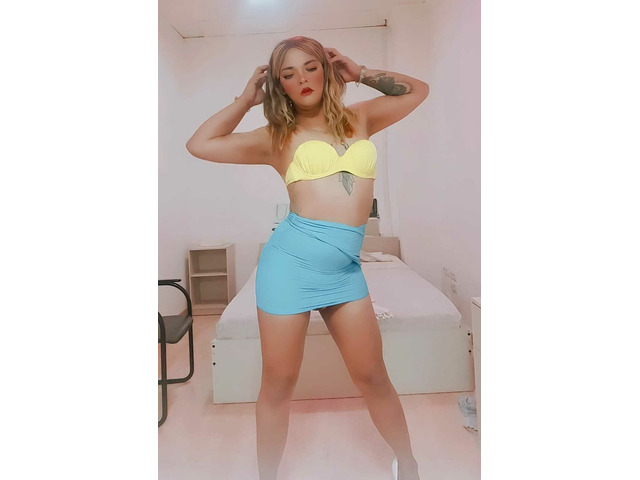TU HERMOSA RUBIA CACHONDA