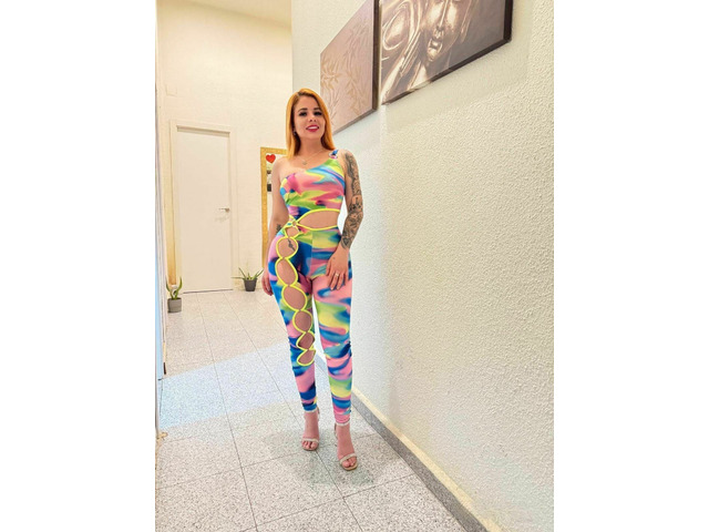 RADIANT AND EROTIC WOMAN IN JAVEA