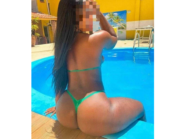 MULATA CON UN CULO TRAGA POLLA