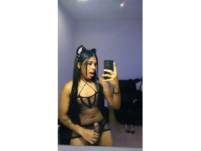 UNA DIABLA CON CACHO ENTRE LAS PIERNAS