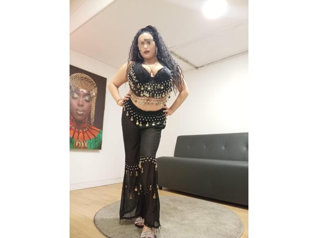 UNA ARABE ENCANTADORA