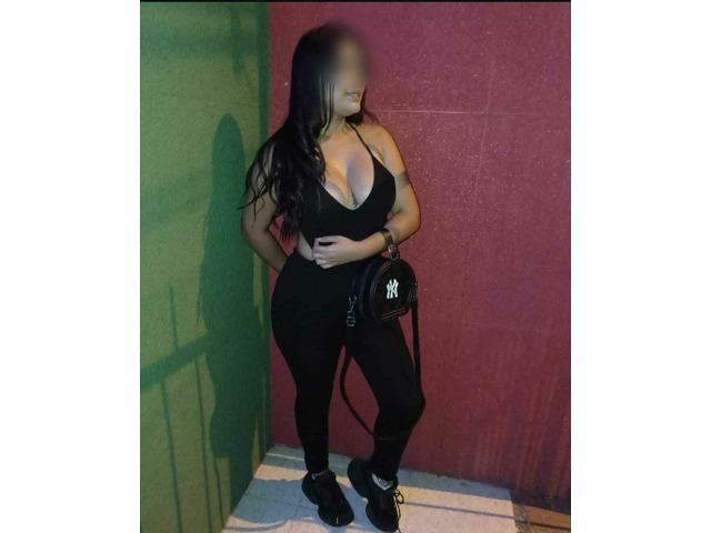 COLOMBIANA EXPERTA EN TRAGAR POLLAS.
