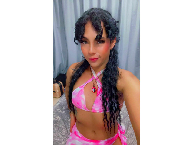 latina bien guarra con tremenda polla