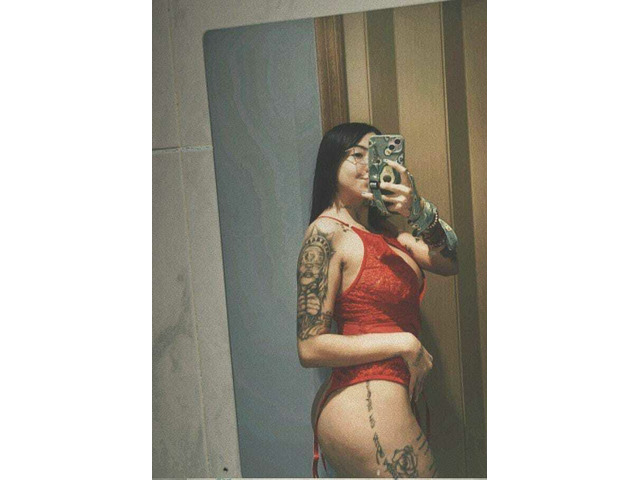 ESTOY ARRECHITA Y CON GANAS DE POLLA