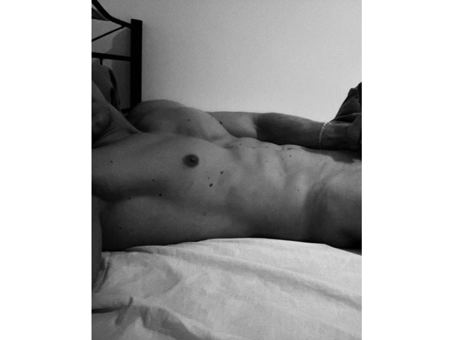 Discreto, sensual y educado