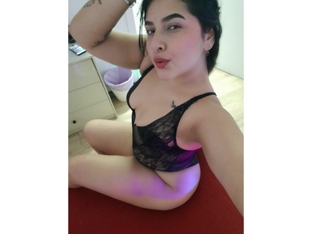 DUPLEX CON CHICAS MUY  GUARRA