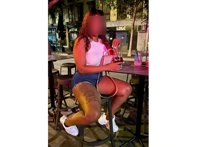 HERMOSA MORENA EN ELDA