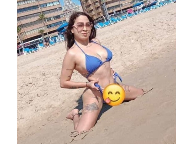 FLAQUITA ESTRECHITA, LABIOS JUGUETONES.